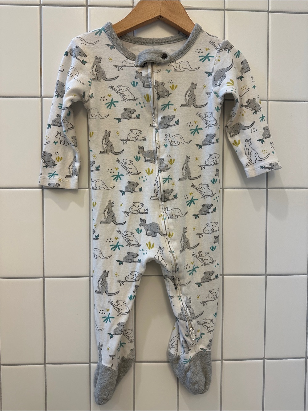 Finn + Emma 100% organic cotton baby footed jammies, like new! Size 3-6 mos.